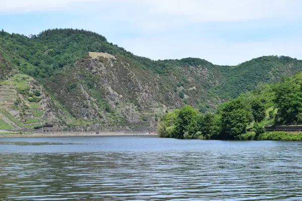 Kayalıklı Mosel nehri.
