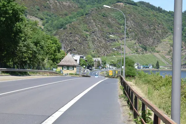 Mosel Vadisi yolu, Karden.