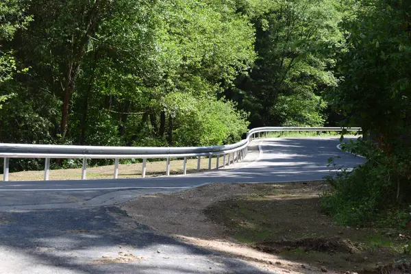 Köprüsü olan bir yol