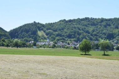 Yazın Meerfeld köyü manzarası