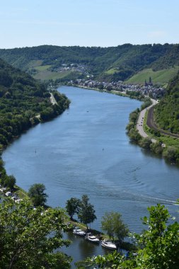 Yazın Brodenbach 'a yakın bir yerde.