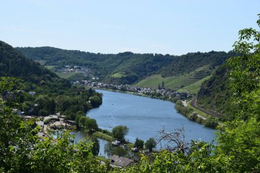 Mosel Vadisi ve nehir manzarası