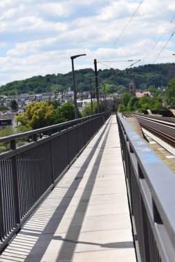 Frankfurt, Almanya 'daki demiryolu köprüsü