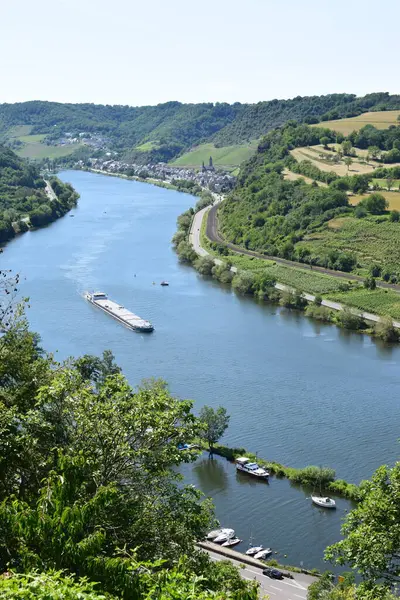 Nehir Triel şehrinde, Fransa 'da