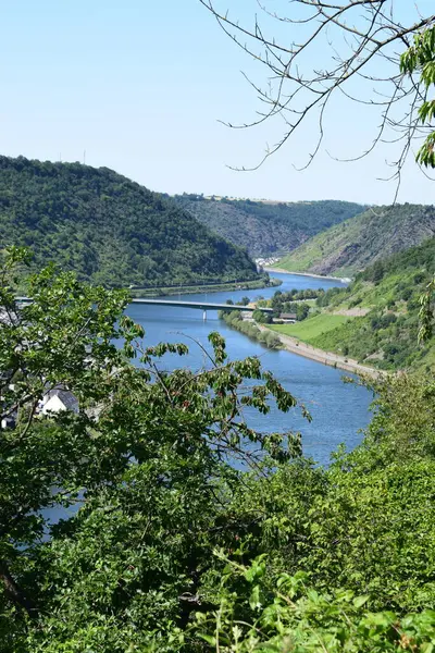 İsrail eyaletinin başkentindeki nehrin manzarası.