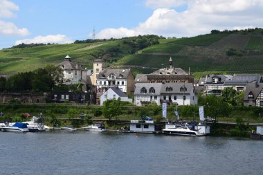 Almanya 'nın Mosel Vadisi' nde Winningen