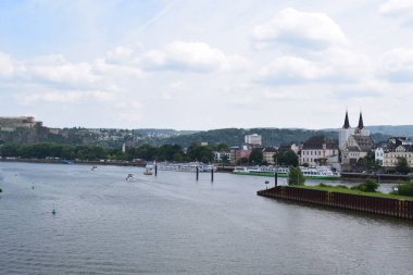 Koblenz, Almanya - 06 10 2025: Koblenz, eski kasaba ve gemiler