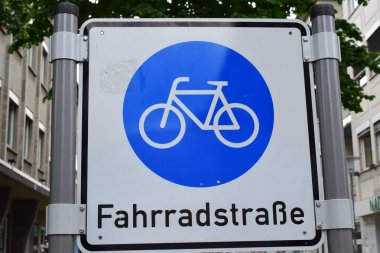 Almanya 'da bisiklet yolu tabelası