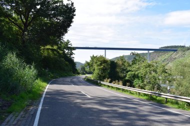 Moseltal 'daki yüksek vadi köprüsü