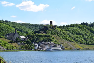 Nehir elfi ve onun elnleri