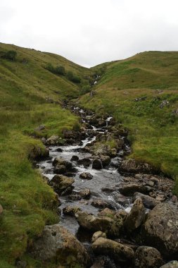 Göl Bölgesi, Glenridding yakınlarında keşfe çıktığımda bulduğum bu dere gibi güzel su yollarıyla dolu..