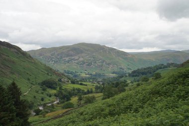 Windermere, Göl Bölgesi 'ndeki en büyük göllerden biri olmasına rağmen Ullswater benim favorilerimden biridir ve burada dağların arasında kurulmuştur..