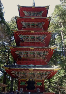 Japonya 'da beş katlı bir tapınak.                          