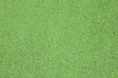 Yapay ot, kaplama. Yapay yeşil çimen paspası, üst manzara. Doku. Geçmişi. Suni çim, yapay liflerden yapılmış yüzey. Düz yeşil çimen dokusu. Kısa çimenler. Stok fotoğrafı