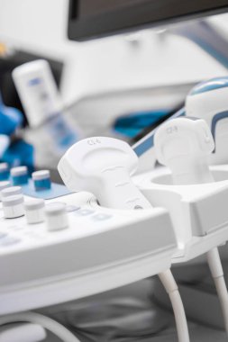 Ultrason Makinesinde İnce ve Geniş Dönüştürücü Başlığı