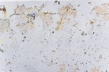 Yıpranmış Beyaz Beton Duvar dokusu Delikler ve çatlaklarla