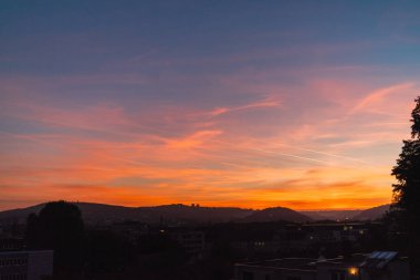Gündoğumunda sabahın erken saatlerinde Skyline