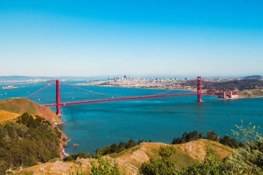 Golden gate Köprüsü san francisco ile arka planda