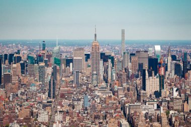 Yatay Çerçevenin merkezinde Empire State Binası olan New York City Manhattan