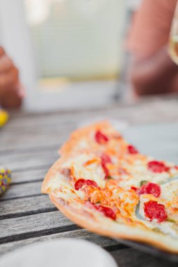 Taze Tarte Flambe ile Creme Fraiche ve Domates