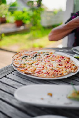 Tarte Flambe ile Creme Fraiche ve Sebzeler