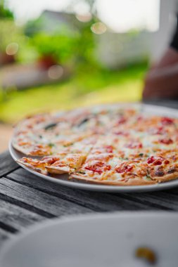 Taze Fransız Tarte Flambee ile Creme Fraiche