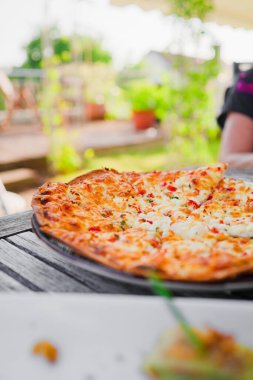 Geleneksel Tarte Flambee Flammkuchen ve Alsace 'den Creme Fraiche