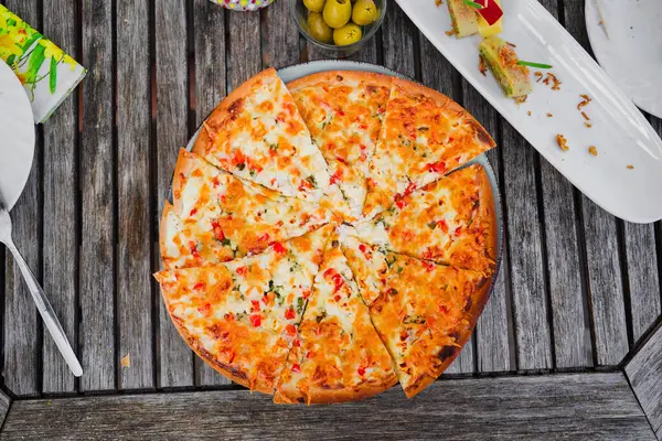 Geleneksel Tarte Flambee Flammkuchen ve Fransız Alsace 'den Creme Fraiche