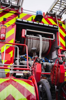 Yüksek Basınçlı Söndürme ve İtfaiye Operasyonları için İtfaiye Arkasında Yuvarlanan Su Hortumları