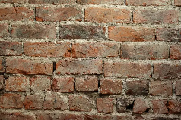Açığa çıkmış kırmızı tuğla bir duvarın desenli yakın çekimi. Arkaplan ya da doku olarak kullanmak için ideal. Yüksek kaliteli fotoğraf.
