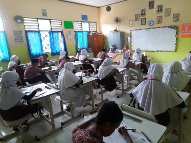 Serang, Banten, Endonezya-28 Ağustos 2025: sınıf öğrencileri