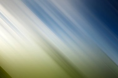 Mavi, beyaz ve yeşil renkli köşegenler içeren dinamik bir soyut zemin bulanık bir hareket etkisi yaratıyor. Modern tasarım ve sunumlar için ideal.