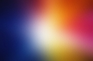 Derin maviden canlı turuncu ve pembeye cesur bir gradyanı olan büyüleyici soyut bir arka plan, merkezi beyaz ışık ve ince bir tanecikli bitiş ile vurgulanır..