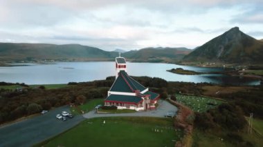  Borge kilisesinin manzarası. Lofoten Adaları, Norveç