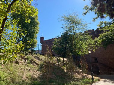 İtalya 18 Eylül 2022: Torino Caddesi. İtalya 'daki eski taş anıt binaları ve ikonik turistik cazibe.