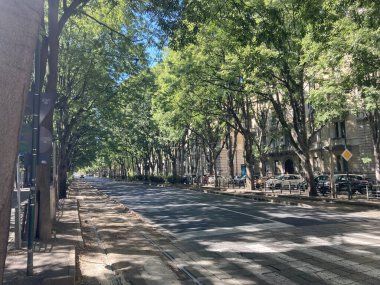 İtalya 18 Eylül 2022: Torino Caddesi. İtalya 'daki eski taş anıt binaları ve ikonik turistik cazibe.