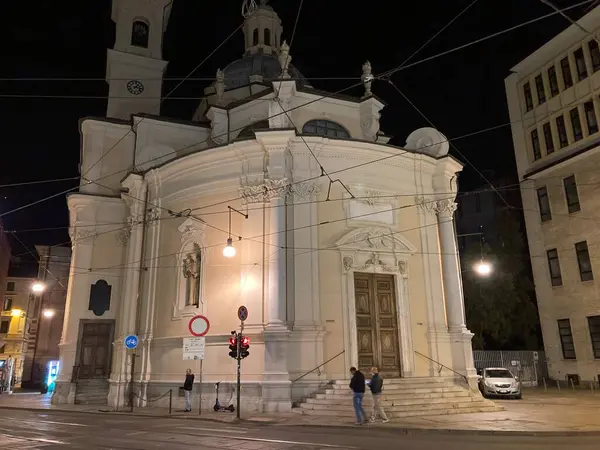 İtalya 18 Eylül 2022: Torino Caddesi. İtalya 'daki eski taş binalar ve ikonik turistik cazibe.