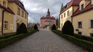 Polonya 'daki Ksiaz Kalesi. Polonya 'nın üçüncü büyük kale kompleksi. Prenses Daisy ve Hochberg hanedanının evi. Ortaçağ Şatosu