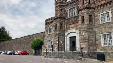 İrlanda 'nın Cork şehrindeki binalar. Güzel sokak manzaraları ve ikonik turistik yerler..