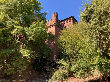 Torino: 21 Eylül 2022: Torino 'da binalar ve caddeler. Torino 'nun ikonik İtalyan manzarası. Ünlü yapı ve mimari