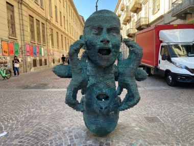 Torino: 21 Eylül 2022: Torino 'da binalar ve caddeler. Torino 'nun ikonik İtalyan manzarası. Ünlü yapı ve mimari