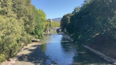 Torino: 21 Eylül 2022: Torino 'da binalar ve caddeler. Torino 'nun ikonik İtalyan manzarası. Ünlü yapı ve mimari