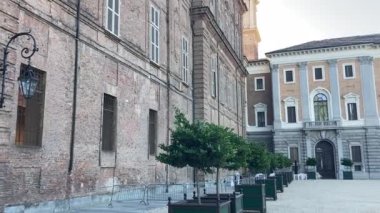 Torino: 21 Eylül 2022: Torino 'da binalar ve caddeler. Torino 'nun ikonik İtalyan manzarası. Ünlü yapı ve mimari