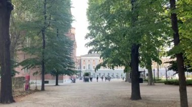 Torino: 21 Eylül 2022: Torino 'da binalar ve caddeler. Torino 'nun ikonik İtalyan manzarası. Ünlü yapı ve mimari