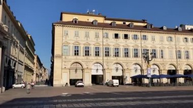 Torino: 21 Eylül 2022: Torino 'da binalar ve caddeler. Torino 'nun ikonik İtalyan manzarası. Ünlü yapı ve mimari