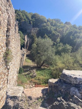 Arnavutluk: 8 Ekim 2022: Butrint manzarası. Arnavutluk 'taki harabe Roma kenti