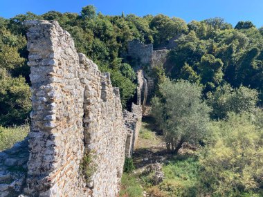 Arnavutluk: 8 Ekim 2022: Butrint manzarası. Arnavutluk 'taki harabe Roma kenti