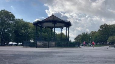 Korfu sokağı ve binalar. Yunanistan 'ın Korfu kentindeki ünlü turistik tatil adası