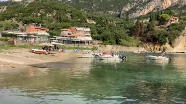 Yunanistan 'ın Korfu adasındaki güzel sahil kasabası Palaiokastritsa