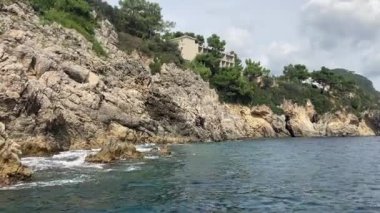 Yunanistan 'ın Korfu adasındaki Palaiokastritsa çevresindeki güzel sahil ve sahil manzaraları